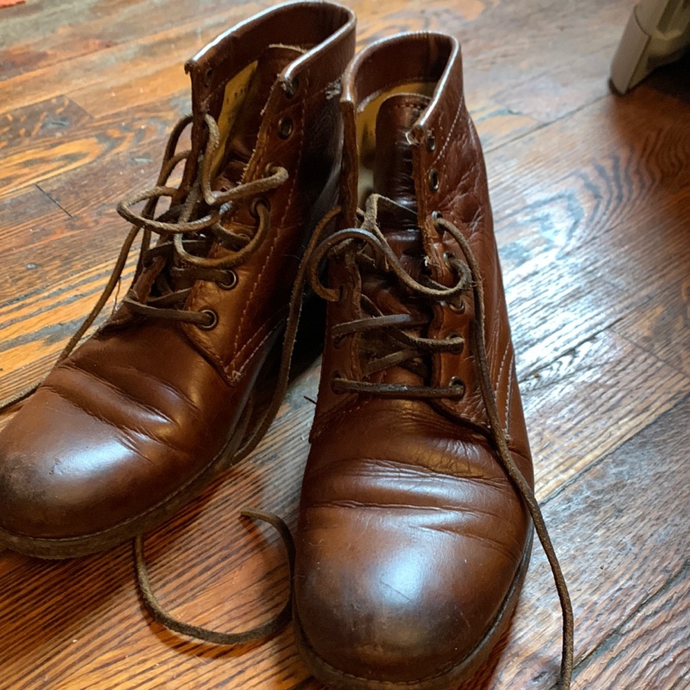 Frye gently used lace up ~